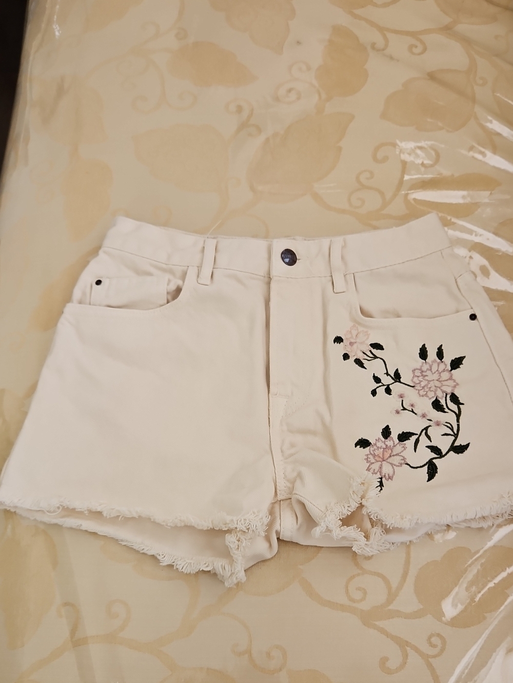 Zara Cream Embroidered Floral Denim Shorts Size 4